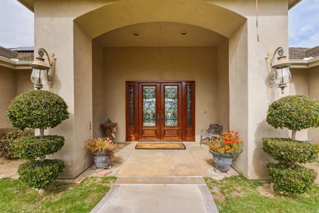 Detail Gallery Image 4 of 39 For 4712 Briana Ct, Fallbrook,  CA 92028 - 4 Beds | 4 Baths