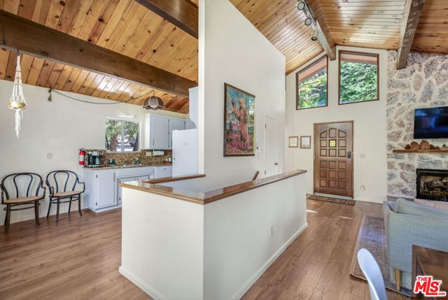 2378 Rim Of The World Drive, Running Springs CA: https://media.crmls.org/mediaz/d1961fd3-6468-43c0-a792-b35dac707fc6.jpg