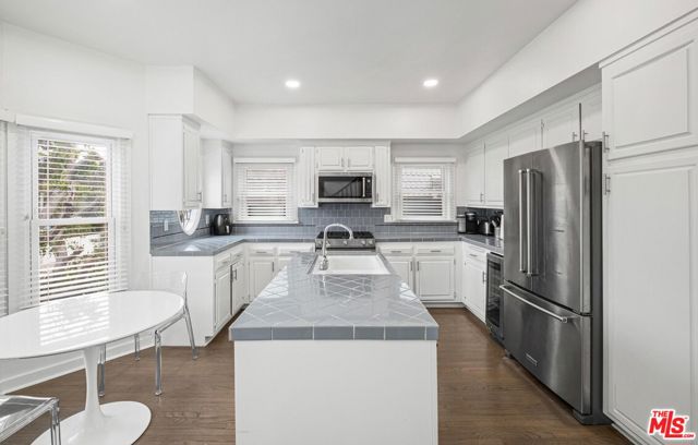 2622 2nd Street, Santa Monica CA: https://media.crmls.org/mediaz/d196581a-68e7-4e52-a974-68aebdc8a592.jpg