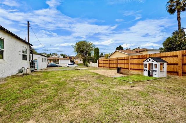 821 Maria Avenue, Spring Valley CA: https://media.crmls.org/mediaz/d198608c-009a-4854-a198-a3e4726846e7.jpg