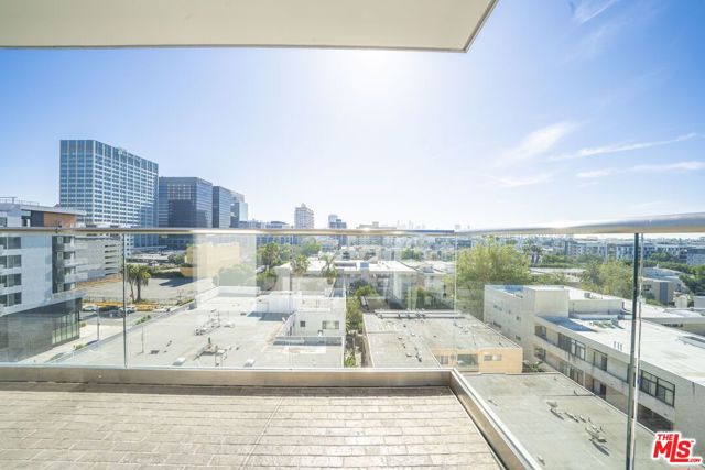 702 S Serrano Avenue, Los Angeles CA: https://media.crmls.org/mediaz/d19892f7-3655-42ed-ad07-f43195970805.jpg
