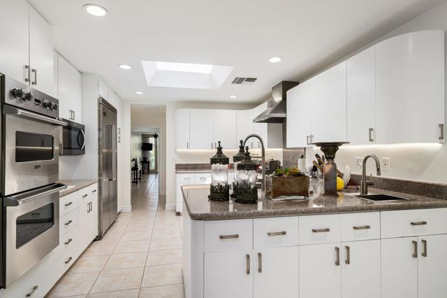 19 Cornell Drive, Rancho Mirage CA: https://media.crmls.org/mediaz/d19965fb-3b00-46ef-8de5-e1cd24194d6c.jpg