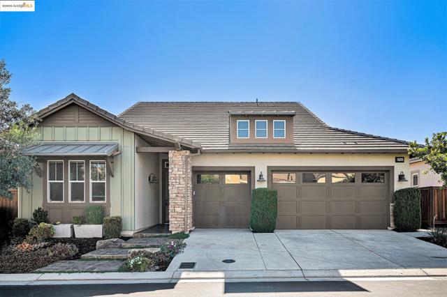 1741 Veneto Ln, Brentwood CA: https://media.crmls.org/mediaz/d1996792-2546-4ed9-a243-eee28aa5e011.jpg