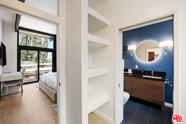 3905 Pacheco Drive, Sherman Oaks CA: https://media.crmls.org/mediaz/d1996d51-d084-47a7-bfbc-d3e9c63c0807.jpg
