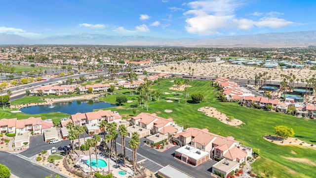 78179 Crimson Court, La Quinta CA: https://media.crmls.org/mediaz/d19a32e9-f80c-4d67-8c29-287c416d66a1.jpg