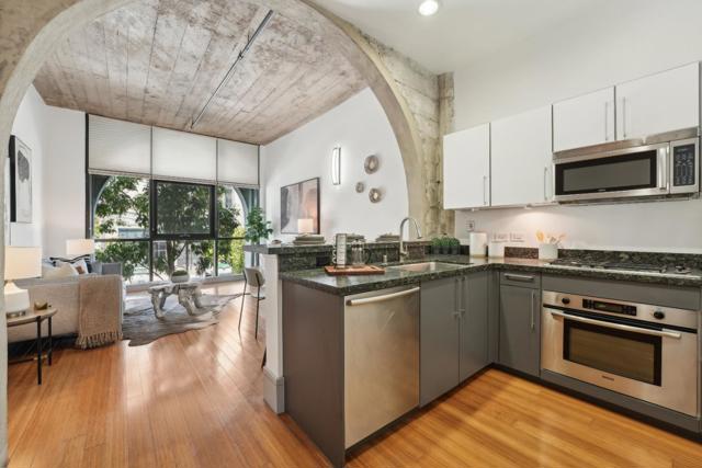 1 S Park Street, San Francisco CA: https://media.crmls.org/mediaz/d19a5064-a650-4309-9863-e82216d360fb.jpg