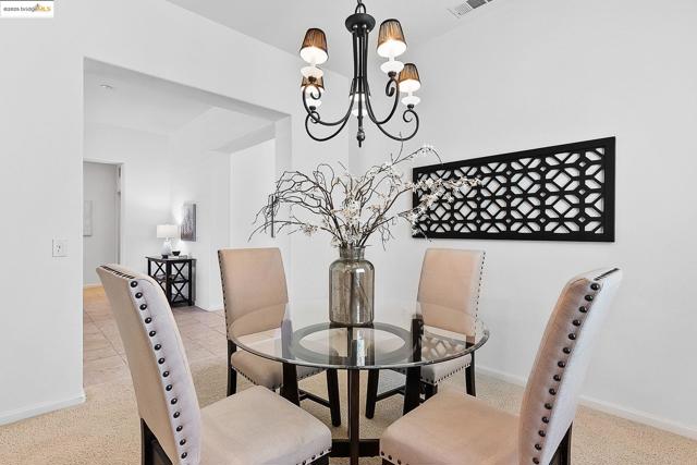 551 Quindell Way, Brentwood CA: https://media.crmls.org/mediaz/d19aaf67-e56b-4b44-8a25-1dd7ec3bff98.jpg