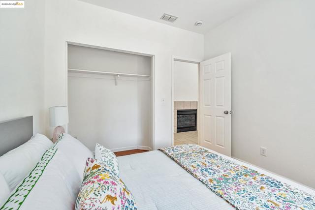 1261 King Loop, Tracy CA: https://media.crmls.org/mediaz/d19b4fa4-87f0-416a-8feb-d0a9a81437b7.jpg