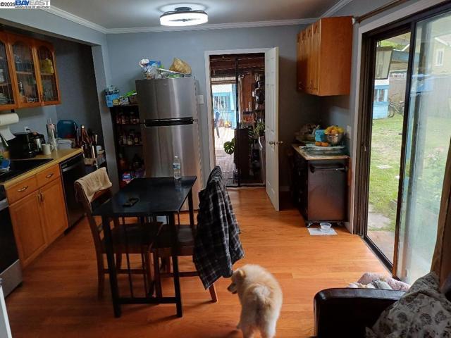 3931 Gardenia Pl, Oakland CA: https://media.crmls.org/mediaz/d19be298-ffaa-4358-aae0-57e3f257bc53.jpg