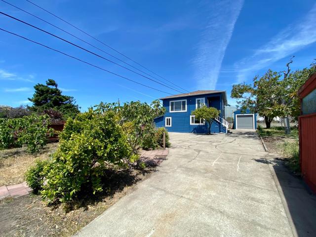 1076 Grand Avenue, South San Francisco CA: https://media.crmls.org/mediaz/d19c2628-6c31-4545-8538-b9c8fc364cc0.jpg