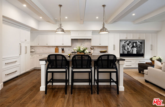 1479 Bonnymede Drive, Santa Barbara CA: https://media.crmls.org/mediaz/d19c452a-2180-41f6-9e2e-edced64eec8a.jpg