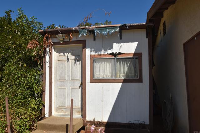 10703 Oak Creek Drive, Lakeside CA: https://media.crmls.org/mediaz/d19c6e63-10d7-48b9-859b-c6f1fa5c7311.jpg