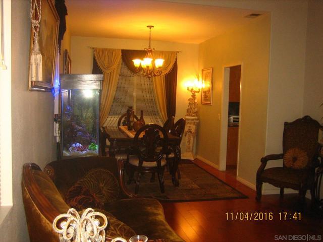 11342 Village ridge Rd, San Diego CA: https://media.crmls.org/mediaz/d19c782d-cfc1-470c-8f50-5158e858d593.jpg