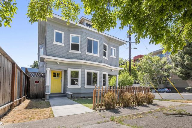 193 W Macarthur Blvd, Oakland CA: https://media.crmls.org/mediaz/d19cf3e8-690d-4ce1-bdc1-8c22d12ee15f.jpg