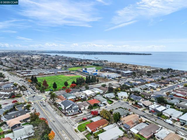 1246 Otis Dr, Alameda CA: https://media.crmls.org/mediaz/d19e0876-06bb-4bd0-a2c5-315bb27228b0.jpg