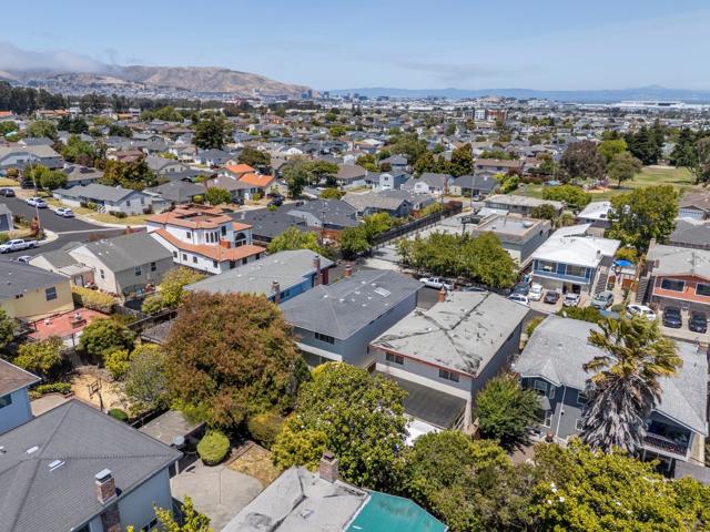 585 Maple Avenue, San Bruno CA: https://media.crmls.org/mediaz/d19e188c-3173-4919-a42d-0c2e1efb55da.jpg