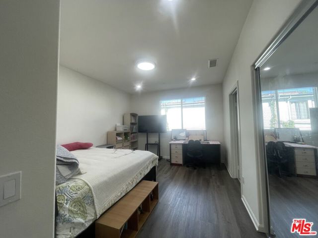 7937 N Keer Drive, Reseda CA: https://media.crmls.org/mediaz/d19e4b1d-fbb7-4df4-a4f0-688d0f66b773.jpg