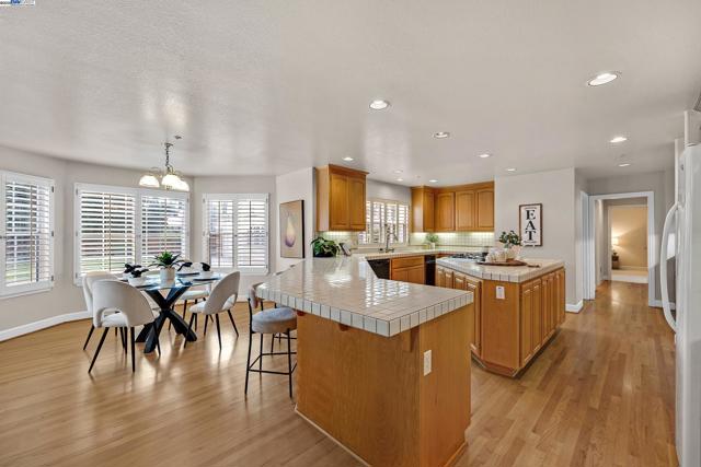 2215 Chardonnay Way, Livermore CA: https://media.crmls.org/mediaz/d19f1c82-e03f-43a2-a8df-f4d7c1b6f04f.jpg