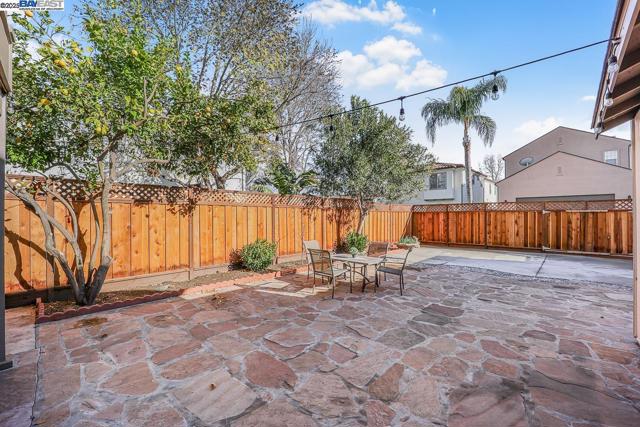 2744 Redbridge Rd, Tracy CA: https://media.crmls.org/mediaz/d19f2bd6-ac93-49d9-8b48-ffb0d658ad71.jpg