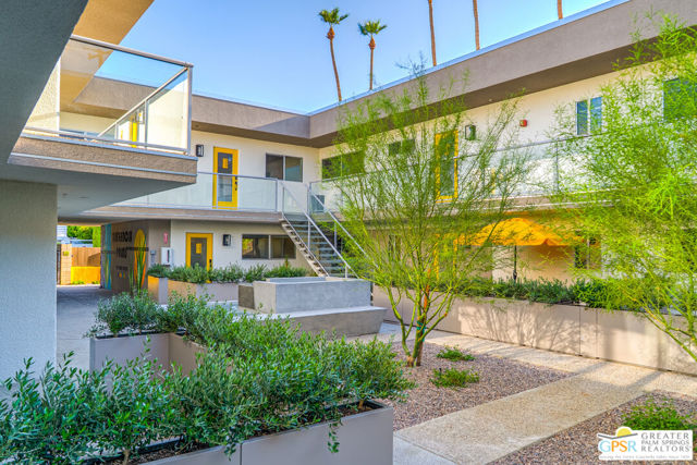 588 E San Lorenzo Road, Palm Springs CA: https://media.crmls.org/mediaz/d19f461a-78af-47bf-b36e-d459ac57e2cb.jpg