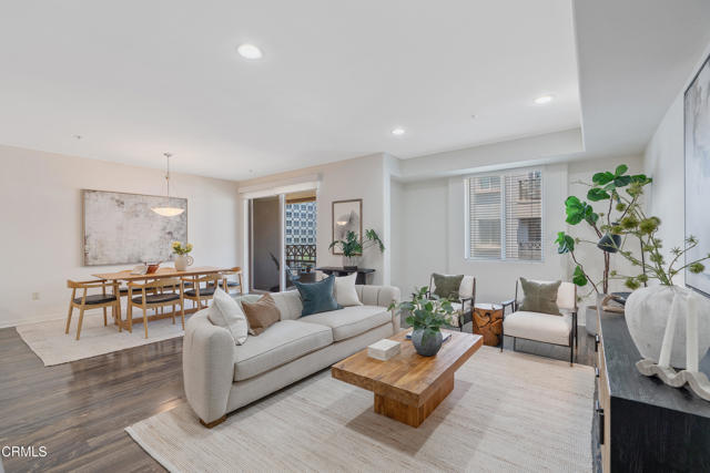 931 E Walnut Street, Pasadena CA: https://media.crmls.org/mediaz/d19f7f52-b8b3-407f-aa82-4703d9503d7f.jpg