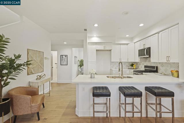 Image 5 of 35 For 2575 Edgewater Drive