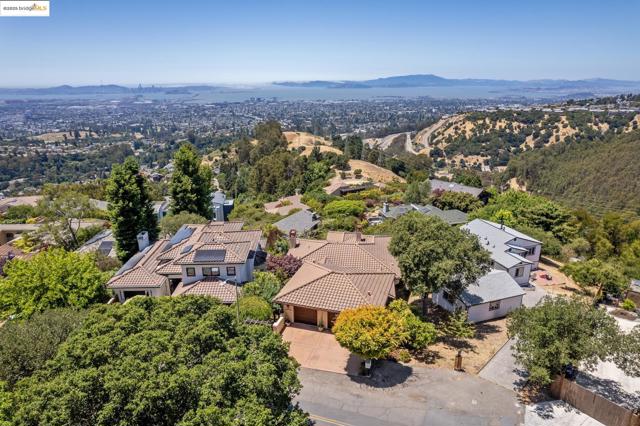 16032 Broadway Ter, Oakland CA: https://media.crmls.org/mediaz/d19ff4a5-b9fb-497e-bf7c-61c5f49cfbe0.jpg