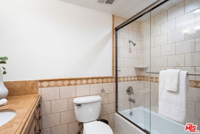 8027 Floral Avenue, Los Angeles CA: https://media.crmls.org/mediaz/d1a00a82-9cd2-452b-96d2-8cb3340bc25b.jpg