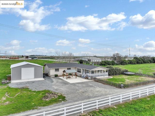 4985 Bixler Road, Byron CA: https://media.crmls.org/mediaz/d1a038ca-6f66-4baf-99b6-1a6d244d1d51.jpg