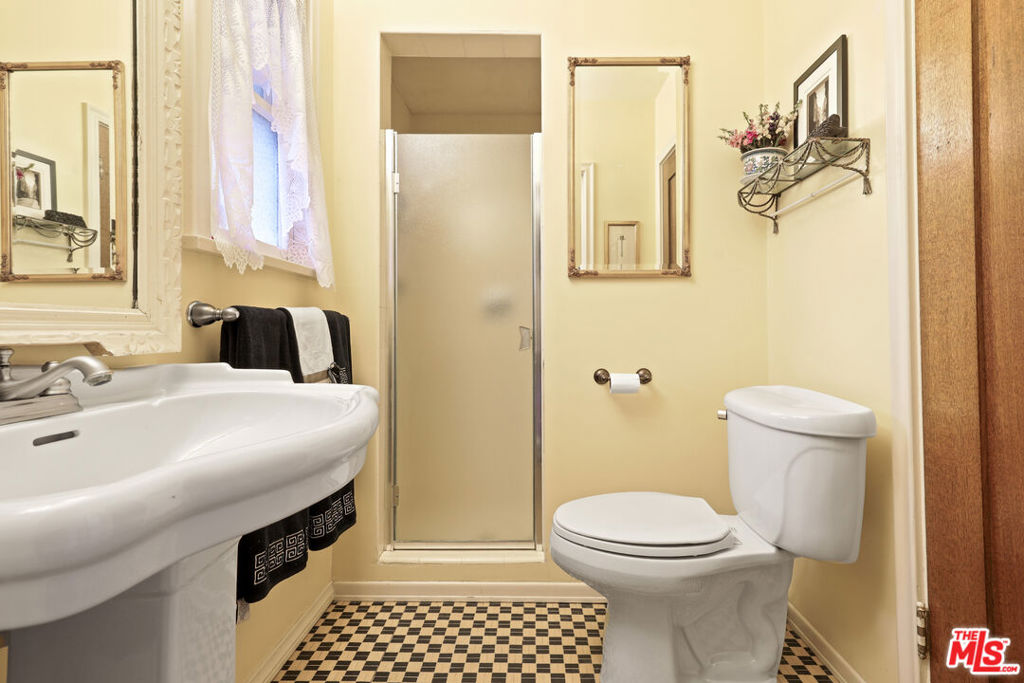 https://media.crmls.org/mediaz/d1a07601-6cba-402b-a2bb-de3615fa0feb.jpg?preset=X-Large