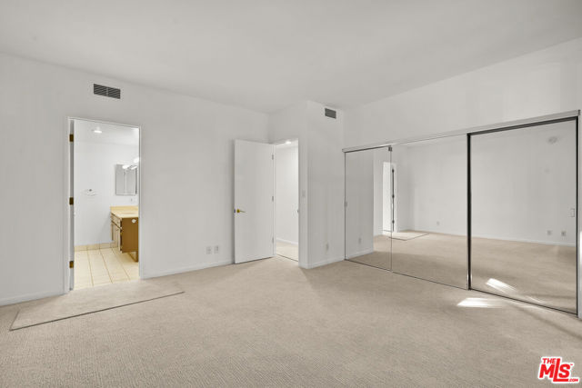 321 S San Vicente Boulevard, Los Angeles CA: https://media.crmls.org/mediaz/d1a08b01-ad8d-42e9-8e7e-da352ef8b032.jpg