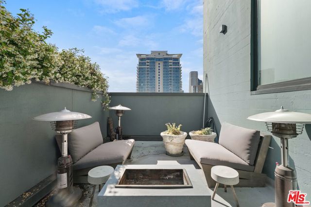 849 S Broadway, Los Angeles CA: https://media.crmls.org/mediaz/d1a0bfd0-7da6-4823-8a88-72b3e100bf45.jpg