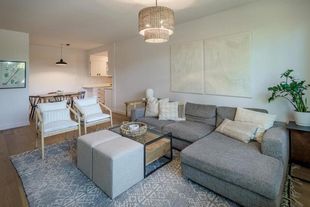 1515 Arc Way, Burlingame CA: https://media.crmls.org/mediaz/d1a135ca-49ec-479f-9d2e-7c856a84342a.jpg