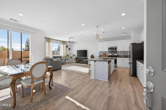 Detail Gallery Image 4 of 34 For 340 Campbell Ct, Santa Paula,  CA 93060 - 4 Beds | 2/1 Baths