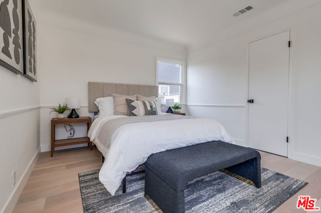 9116 S Wilton Place, Los Angeles CA: https://media.crmls.org/mediaz/d1a2142f-3685-4898-88de-14f689d41291.jpg