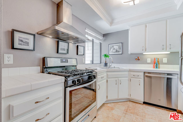 8330 Penfield Avenue, 10 photo 8