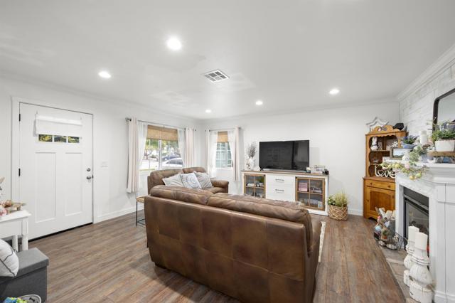 Detail Gallery Image 3 of 36 For 586 Del Mar Ave, Chula Vista,  CA 91910 - 2 Beds | 2 Baths