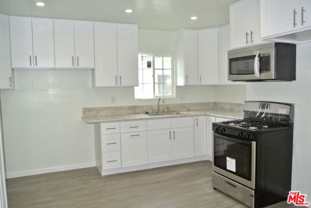 603 W 47th Street, Los Angeles CA: https://media.crmls.org/mediaz/d1a31e0c-d360-4d97-8f2b-881bd943d320.jpg