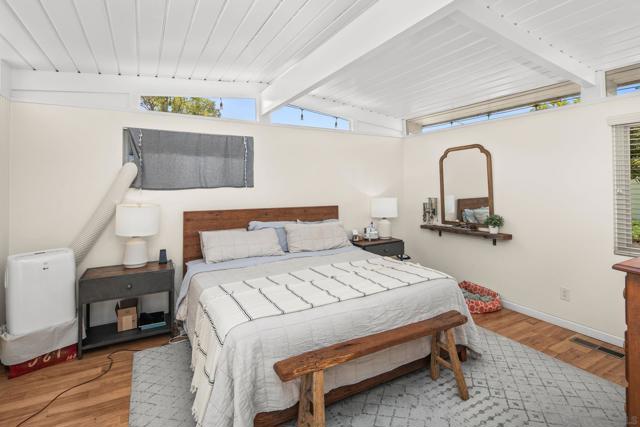435 Country Club Ln, Coronado CA: https://media.crmls.org/mediaz/d1a32536-87b3-4ee3-af7b-59f903539888.jpg