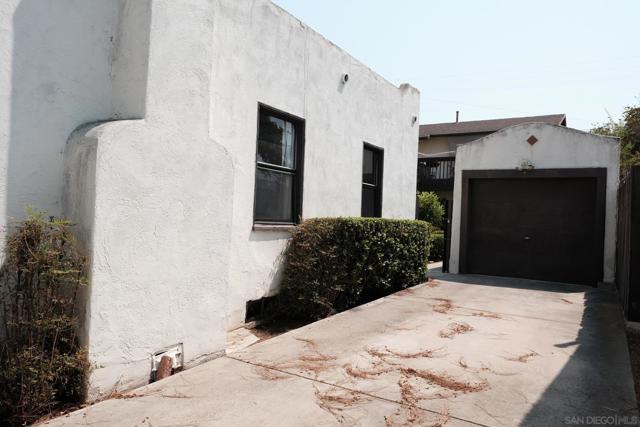 4757 Kensington Dr, San Diego CA: https://media.crmls.org/mediaz/d1a32d93-7630-464c-9bf9-dd0e08c38161.jpg