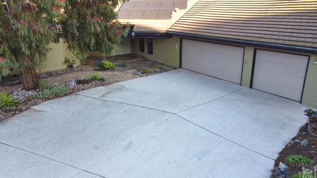 1077 VISTA MADERA LANE, El Cajon CA: https://media.crmls.org/mediaz/d1a359ba-29d9-4ebd-88e0-770eb57d0e5b.jpg