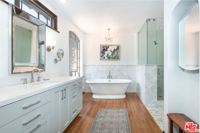 627 N Alta Drive, Beverly Hills CA: https://media.crmls.org/mediaz/d1a360d5-9246-472a-bb54-a8eb552a3ba7.jpg