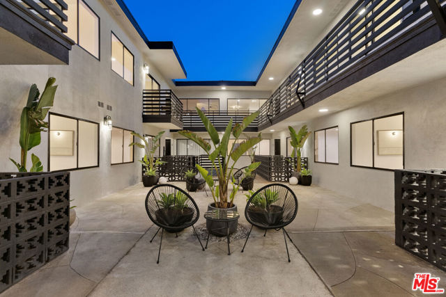 4938 Rosewood Avenue, Los Angeles CA: https://media.crmls.org/mediaz/d1a49ac4-09ea-4125-8fcf-e9585c2319fd.jpg