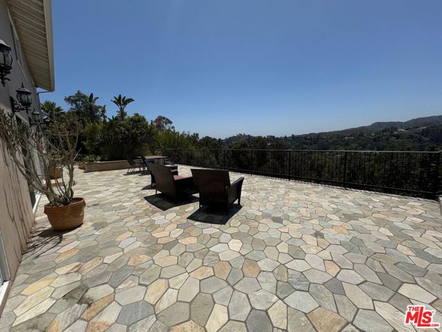 Drew Fenton | 911 TEAKWOOD Road Los Angeles CA | MLS: 7347520