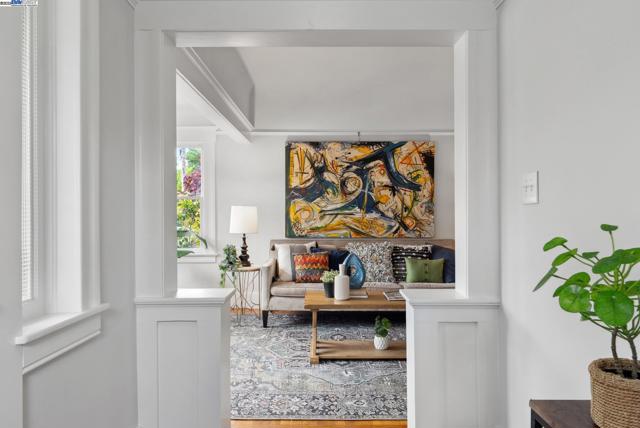 3206 Garfield Ave, Alameda CA: https://media.crmls.org/mediaz/d1a4fc81-ec24-4b02-9c52-1ad88dae0211.jpg