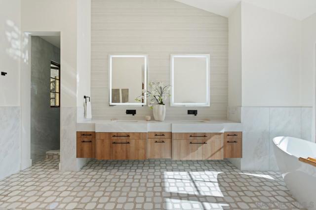 5758 Las Palomas, Rancho Santa Fe CA: https://media.crmls.org/mediaz/d1a53e71-22bf-451a-8b87-28d9eb9a688e.jpg