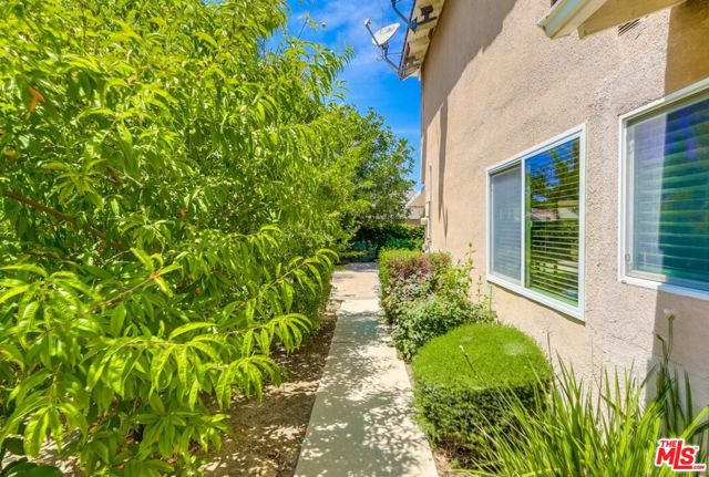 687 Mount Carmel Drive, Claremont CA: https://media.crmls.org/mediaz/d1a563e8-39f8-46af-82b4-dcf4c7d3d51d.jpg