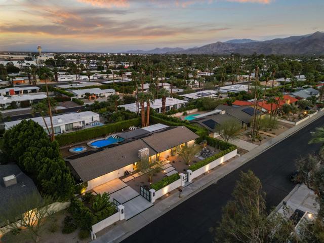 460 N Orchid Tree Lane, Palm Springs CA: https://media.crmls.org/mediaz/d1a5773e-2bc9-4fa2-9f31-c88fdc56669d.jpg