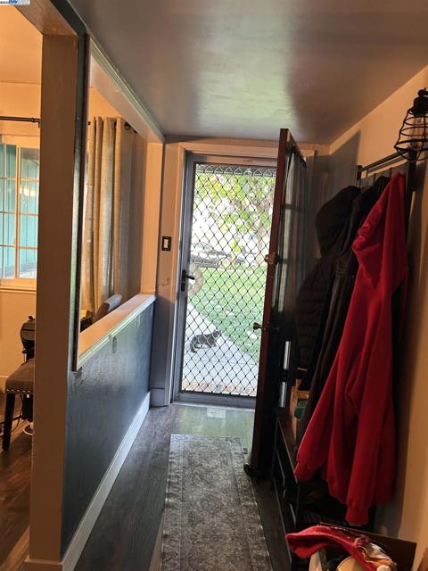 5913 Woodleigh Dr, Carmichael CA: https://media.crmls.org/mediaz/d1a5f2bd-f083-443c-820d-fc6ad594c055.jpg