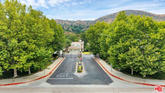19638 Kilfinan Street, Porter Ranch CA: https://media.crmls.org/mediaz/d1a60b08-5346-4cfb-a7a9-ca3dbfefd35b.jpg